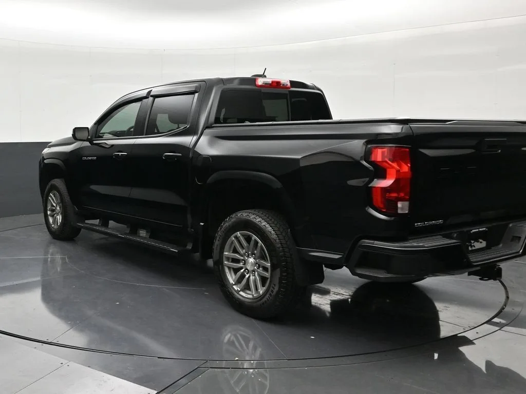 2025 Chevrolet Colorado WT/LT photo 3