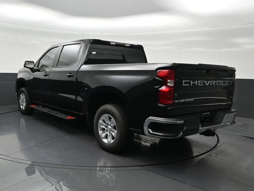 2021 Chevrolet Silverado 1500 LT photo 3