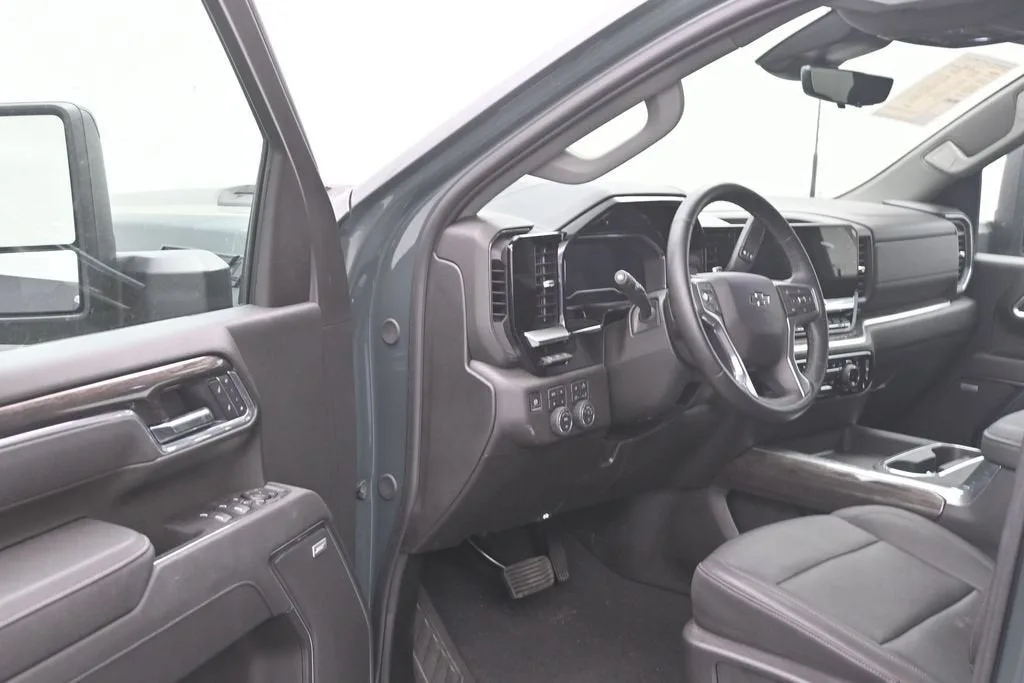 2025 Chevrolet Silverado 2500 HD LTZ photo 11