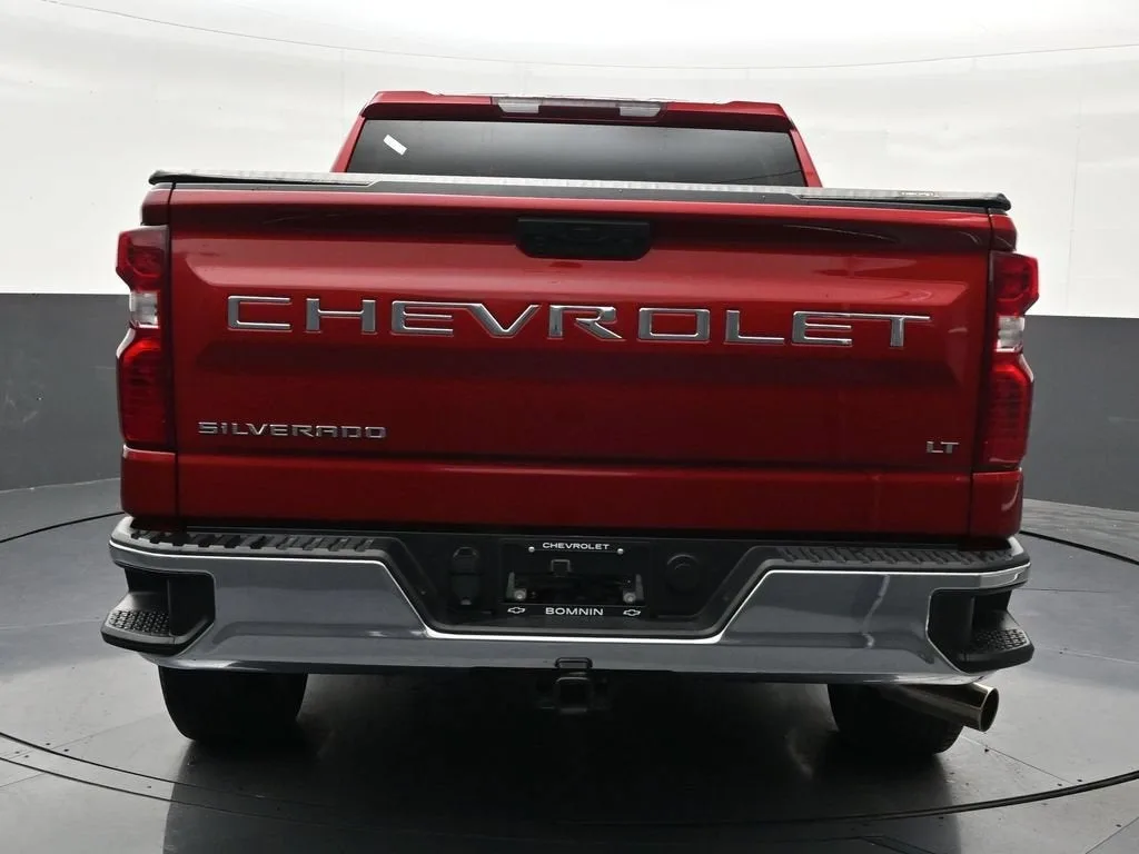 2024 Chevrolet Silverado 1500 LT photo 4