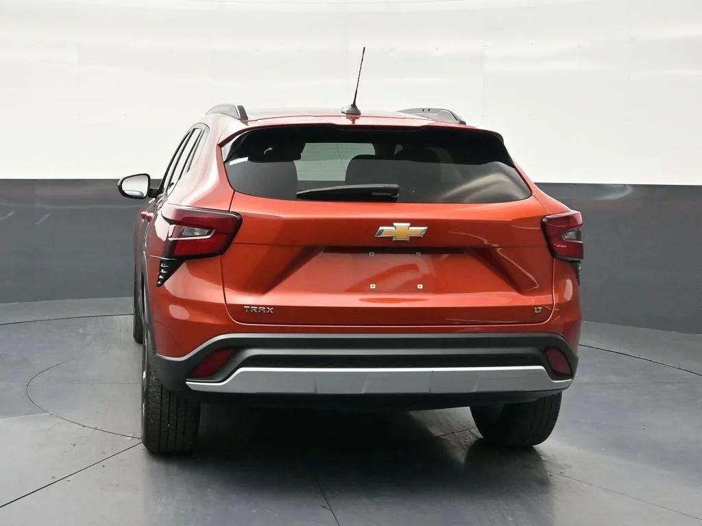 2024 Chevrolet Trax LT photo 3