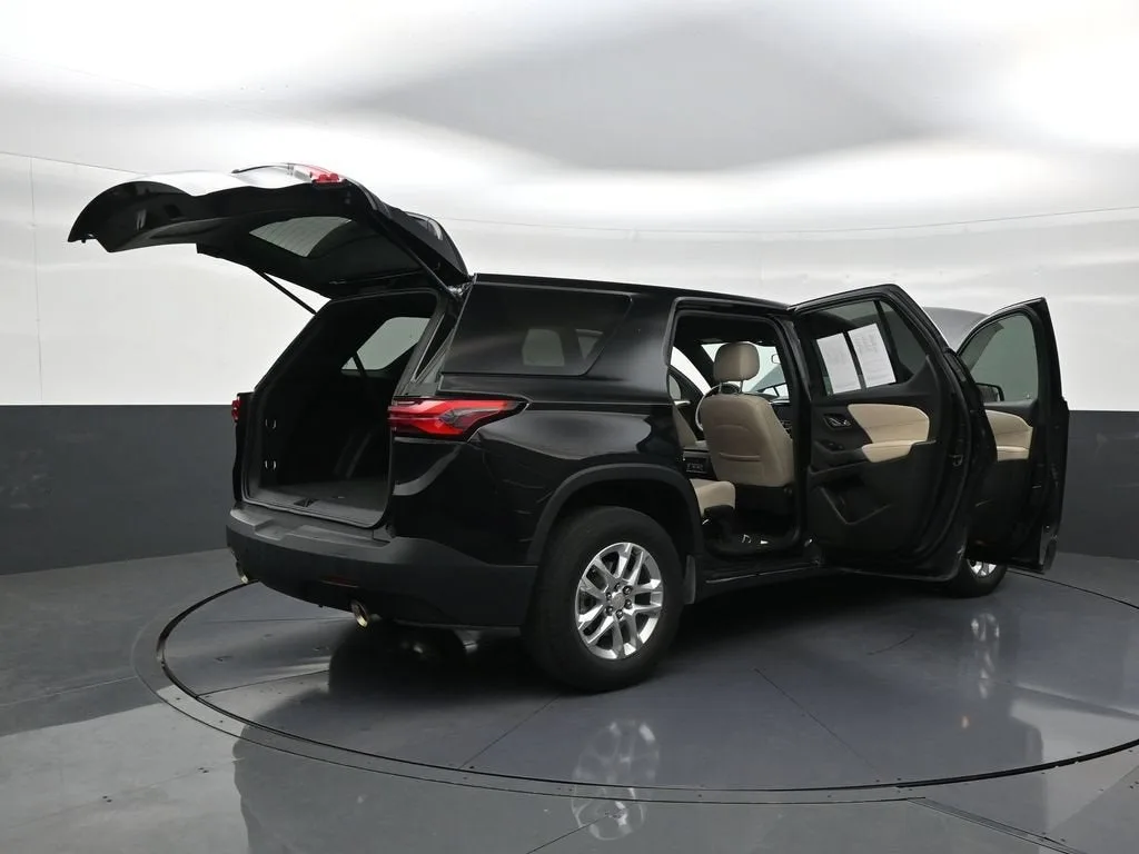2023 Chevrolet Traverse LS photo 5