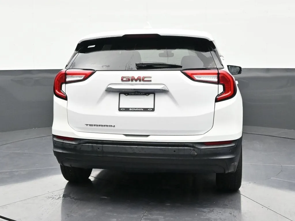 2022 GMC Terrain SLE photo 4