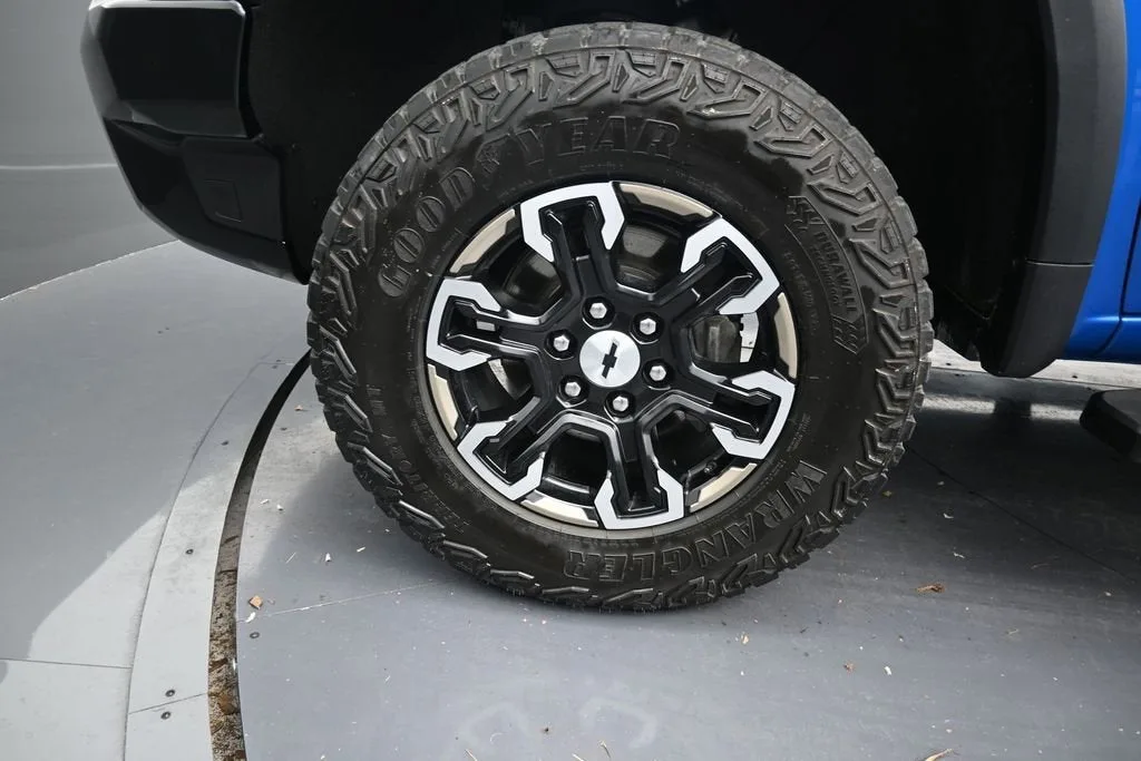 2024 Chevrolet Silverado 1500 ZR2 photo 9
