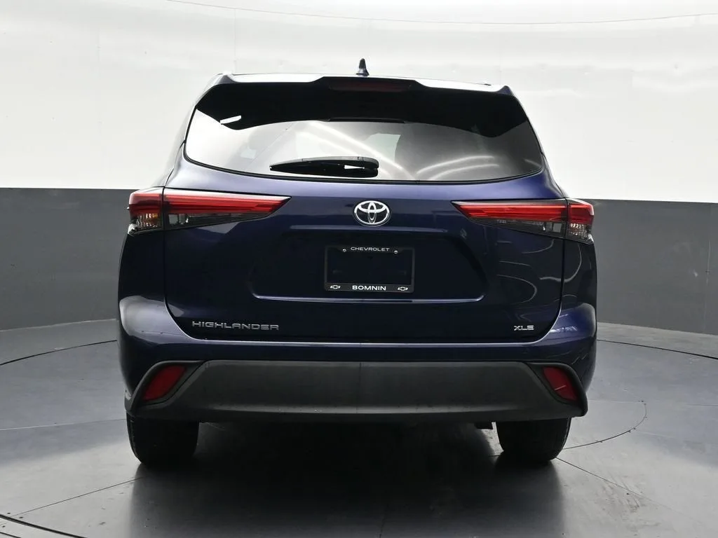 2021 Toyota Highlander XLE photo 4