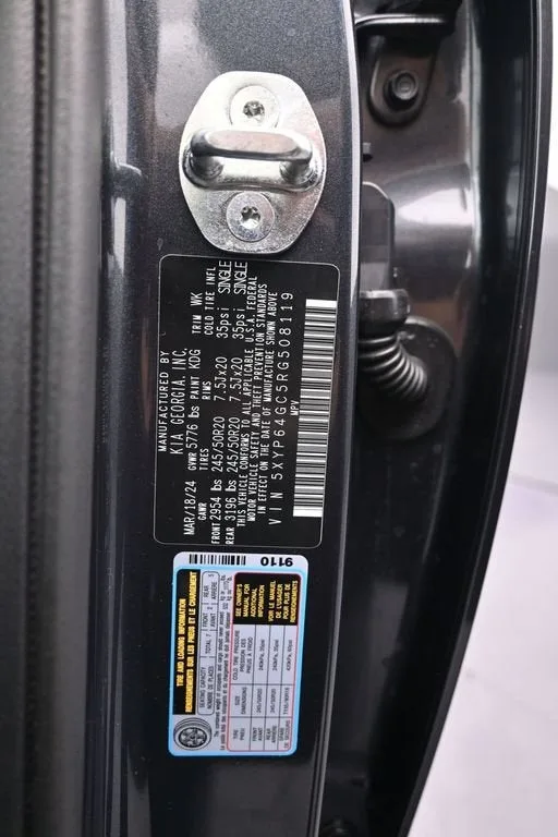 2024 Kia Telluride S photo 11