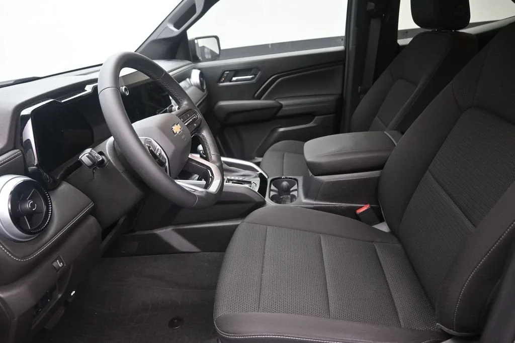 2024 Chevrolet Colorado LT photo 12