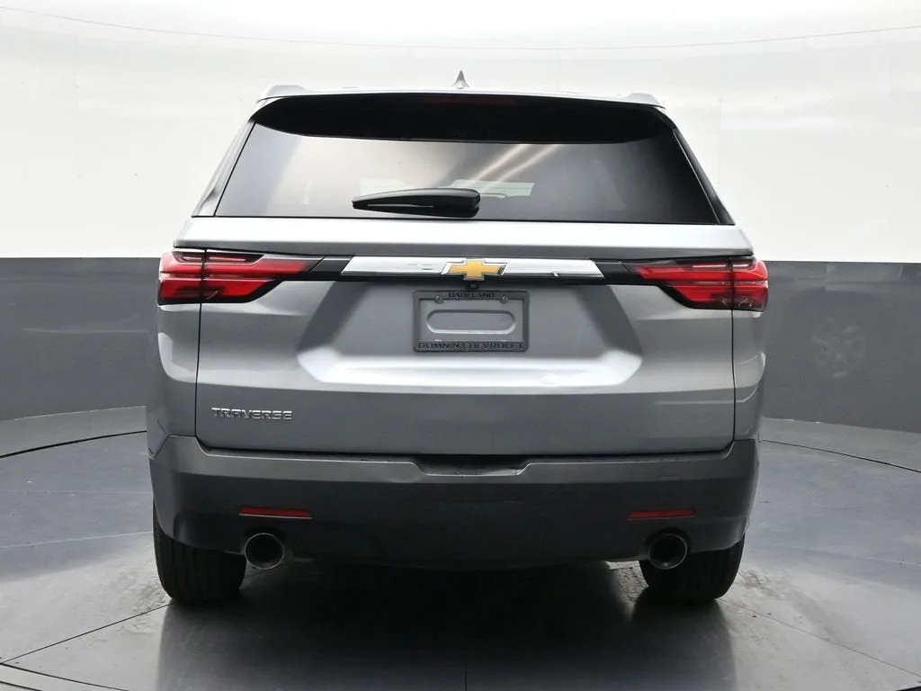 2023 Chevrolet Traverse LS photo 4