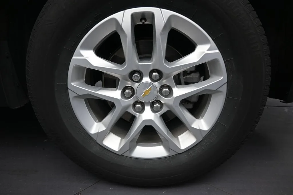 2023 Chevrolet Traverse LS photo 10