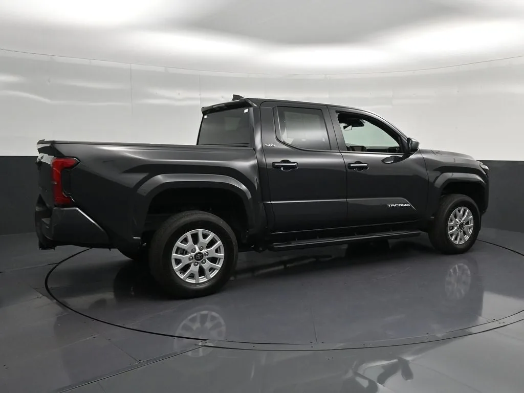 2025 Toyota Tacoma SR5 photo 3