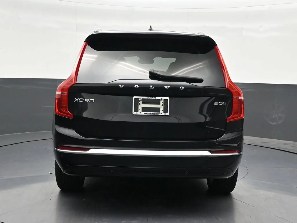 2024 Volvo XC90 B5 Core Bright Theme photo 5