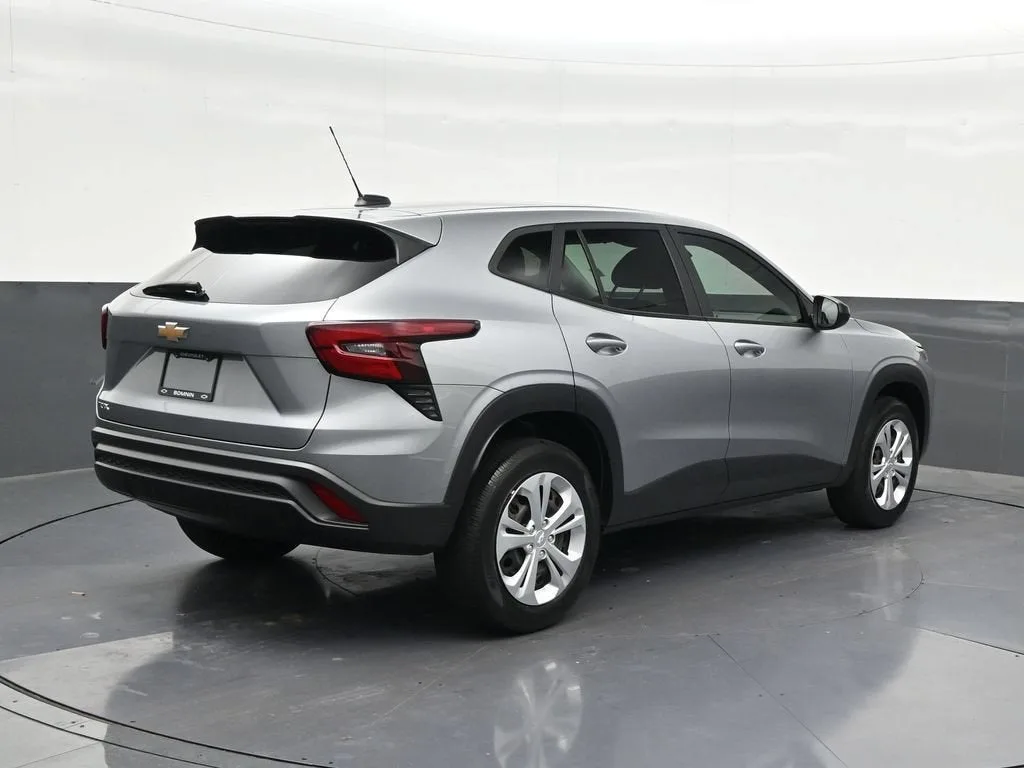 2024 Chevrolet Trax LS photo 5