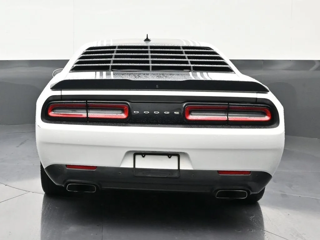 2016 Dodge Challenger 392 Hemi Scat Pack Shaker photo 4