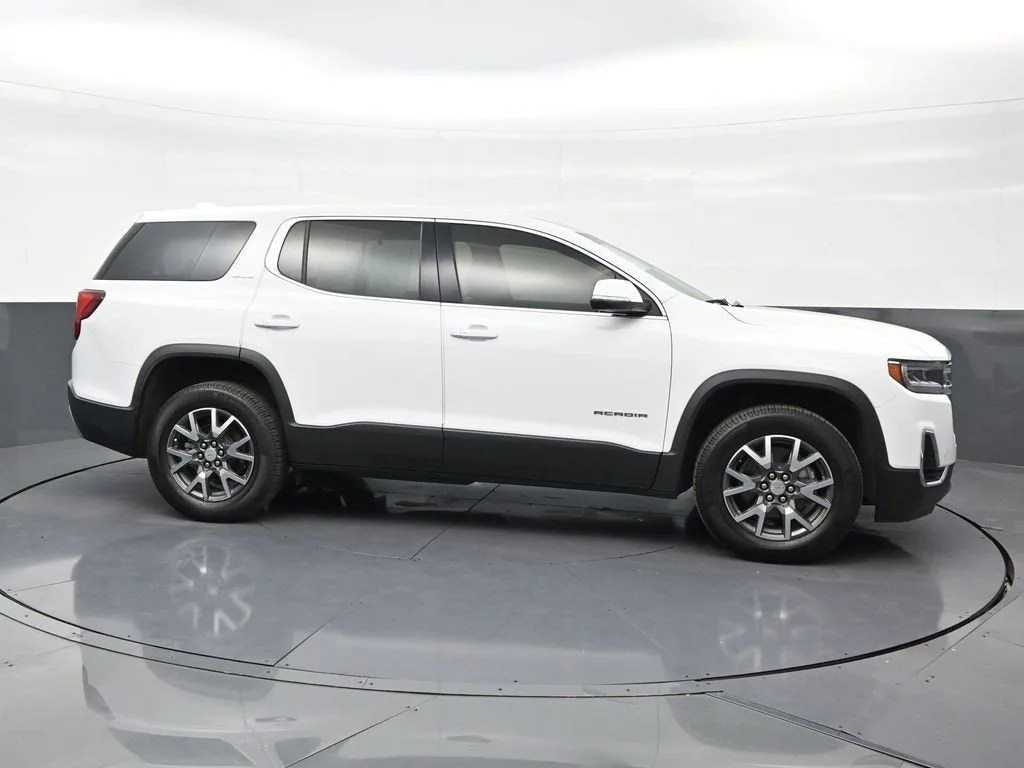 2023 GMC Acadia SLE photo 6