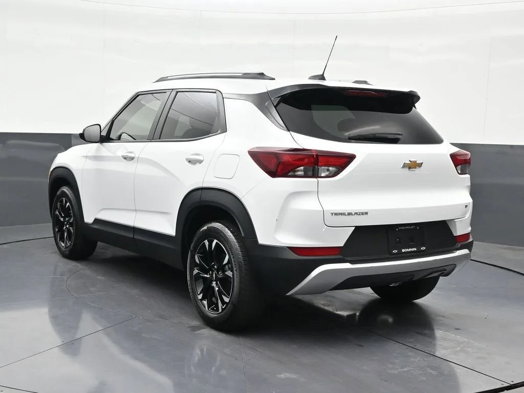 2023 Chevrolet Trailblazer LT photo 3