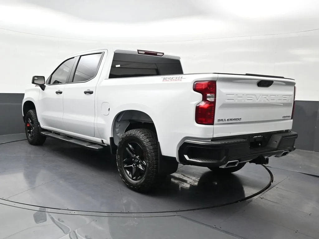 2025 Chevrolet Silverado 1500 Custom Trail Boss photo 3