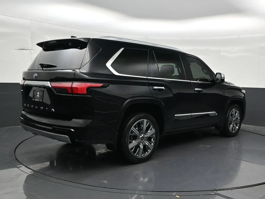 2024 Toyota Sequoia Capstone photo 5