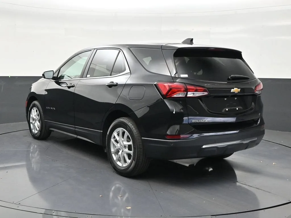 2024 Chevrolet Equinox LT photo 3