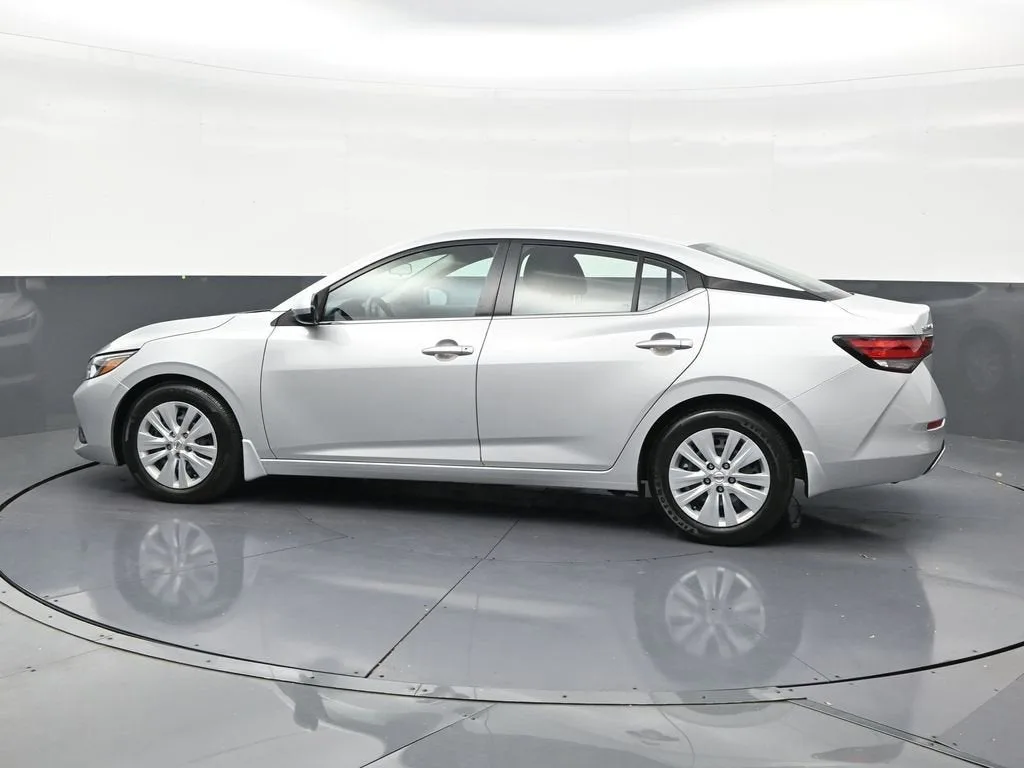 2023 Nissan Sentra S Xtronic CVT photo 2