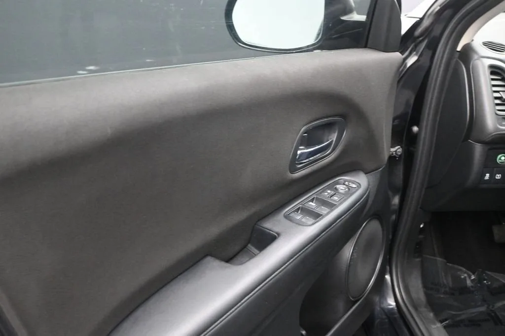 2018 Honda HR-V LX photo 12