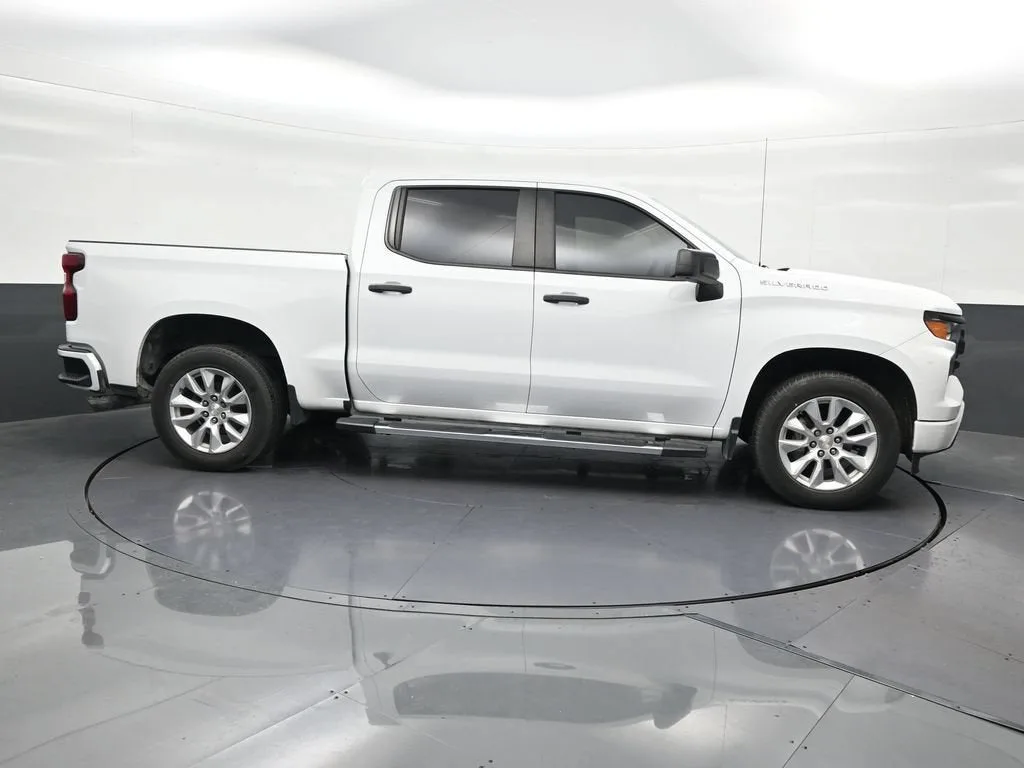 2022 Chevrolet Silverado 1500 Custom photo 7