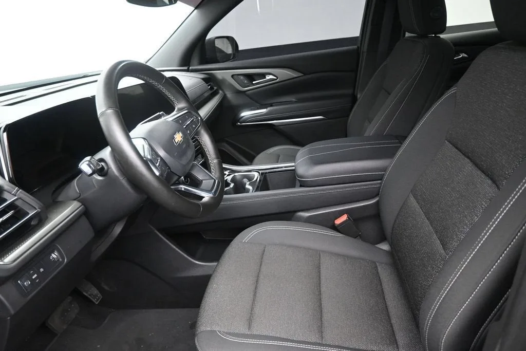 2025 Chevrolet Traverse LT photo 12