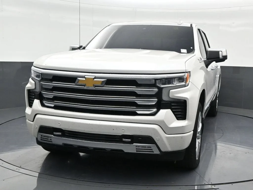 2023 Chevrolet Silverado 1500 High Country photo 9