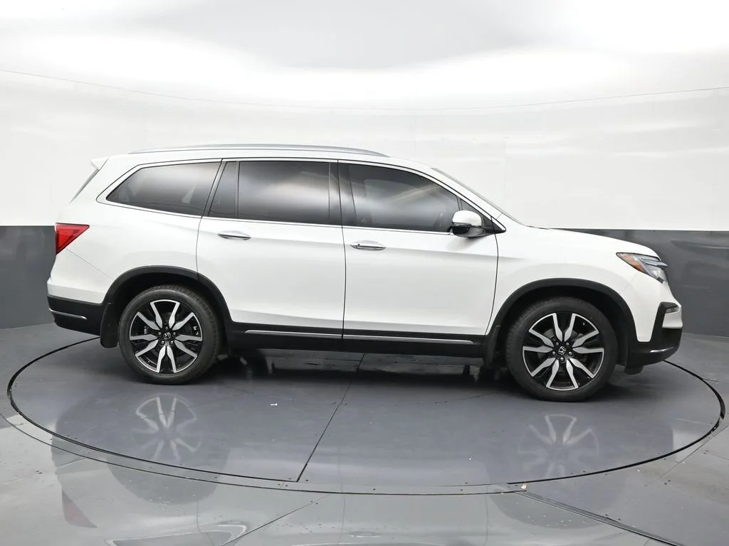 2022 Honda Pilot 2WD Touring 7 Passenger photo 6
