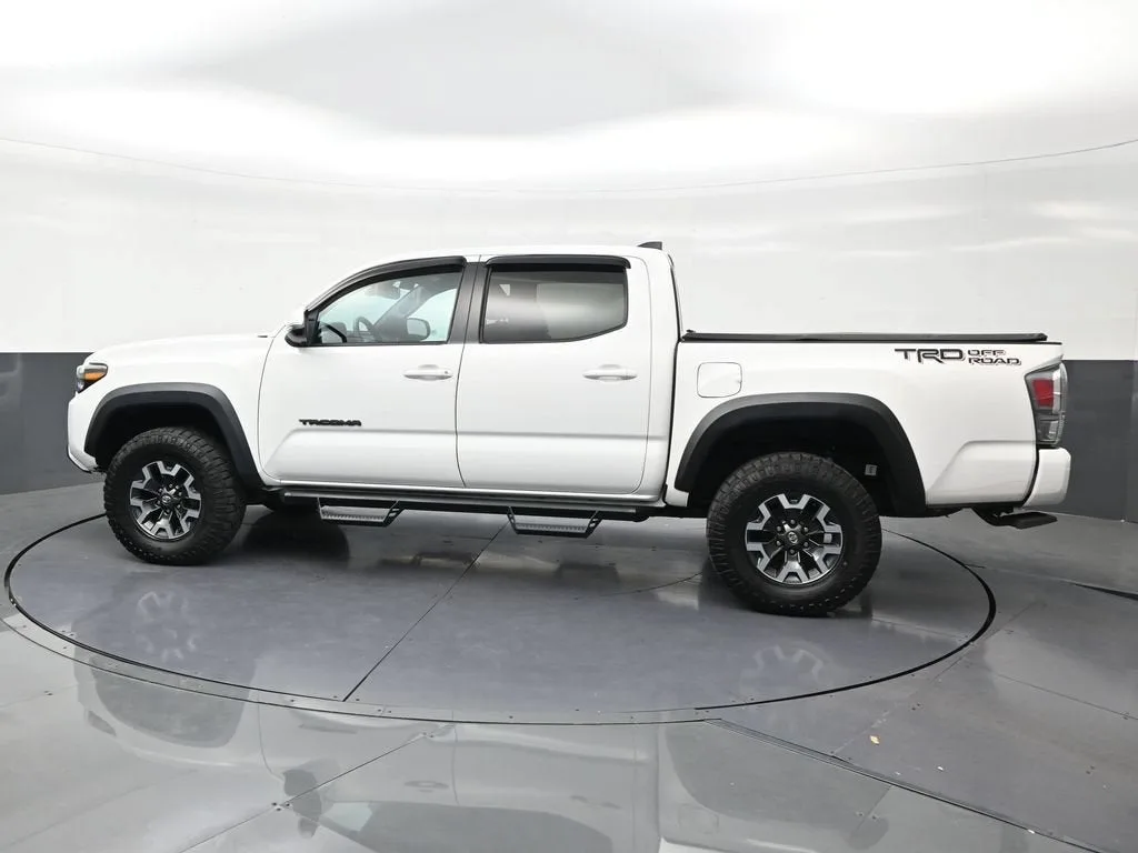 2023 Toyota Tacoma TRD Sport photo 2