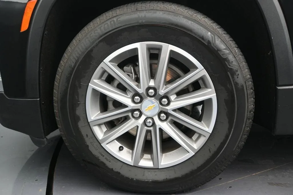 2023 Chevrolet Traverse LT Cloth photo 11