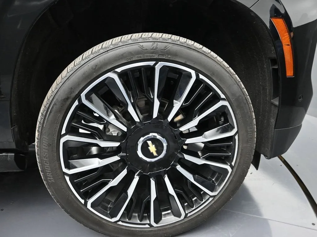 2025 Chevrolet Tahoe High Country photo 9
