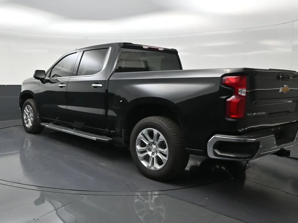 2026 Chevrolet Silverado 1500 LTZ photo 3