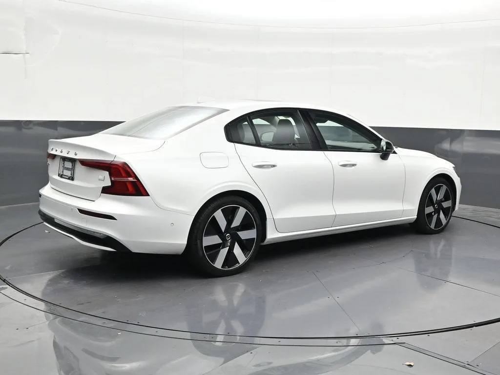 2024 Volvo S60 Recharge Plug-In Hybrid T8 Plus Dark Theme photo 6