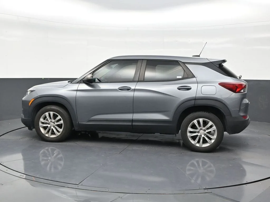 2021 Chevrolet Trailblazer LS photo 2
