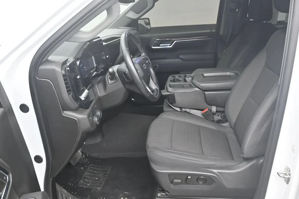 2024 Chevrolet Silverado 1500 RST photo 10