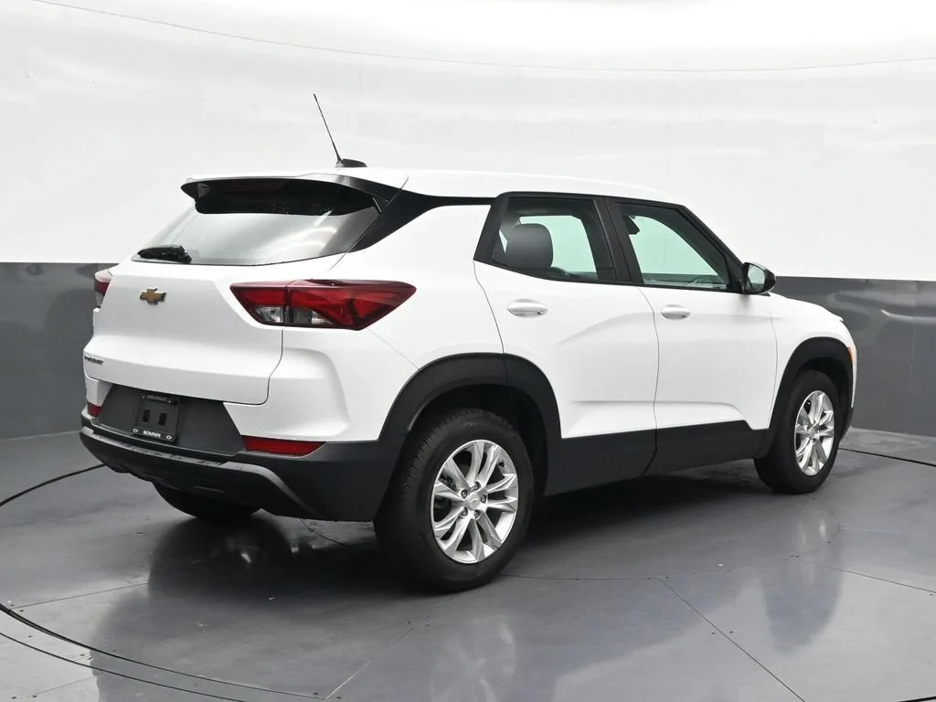 2023 Chevrolet Trailblazer LS photo 5