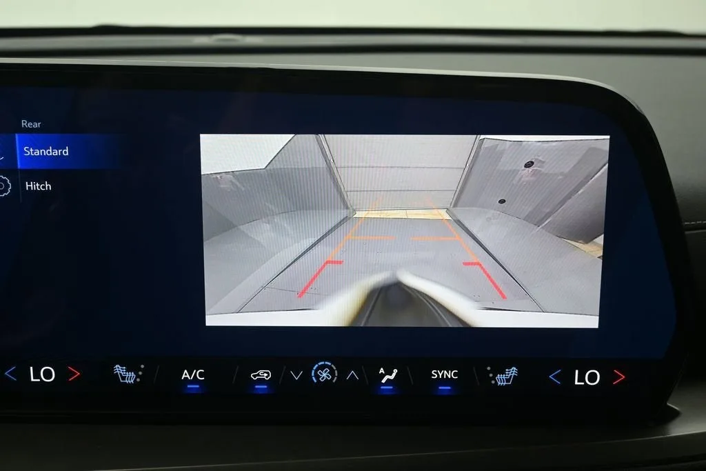 2025 Chevrolet Traverse LT photo 11