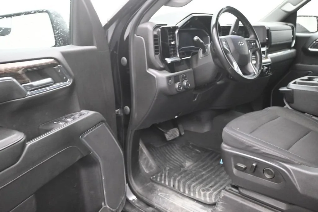 2023 Chevrolet Silverado 1500 RST photo 12