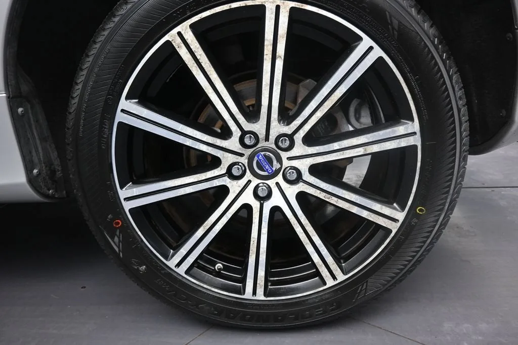 2015 Volvo XC60 T6 Premier Plus photo 9