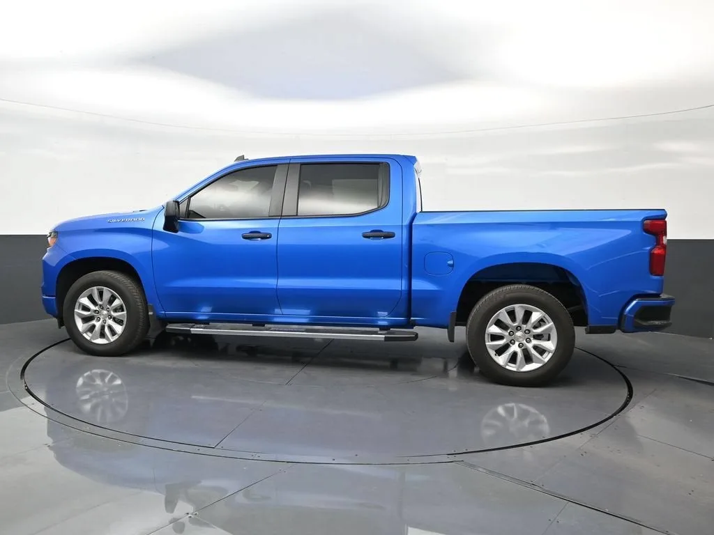 2025 Chevrolet Silverado 1500 Custom photo 2
