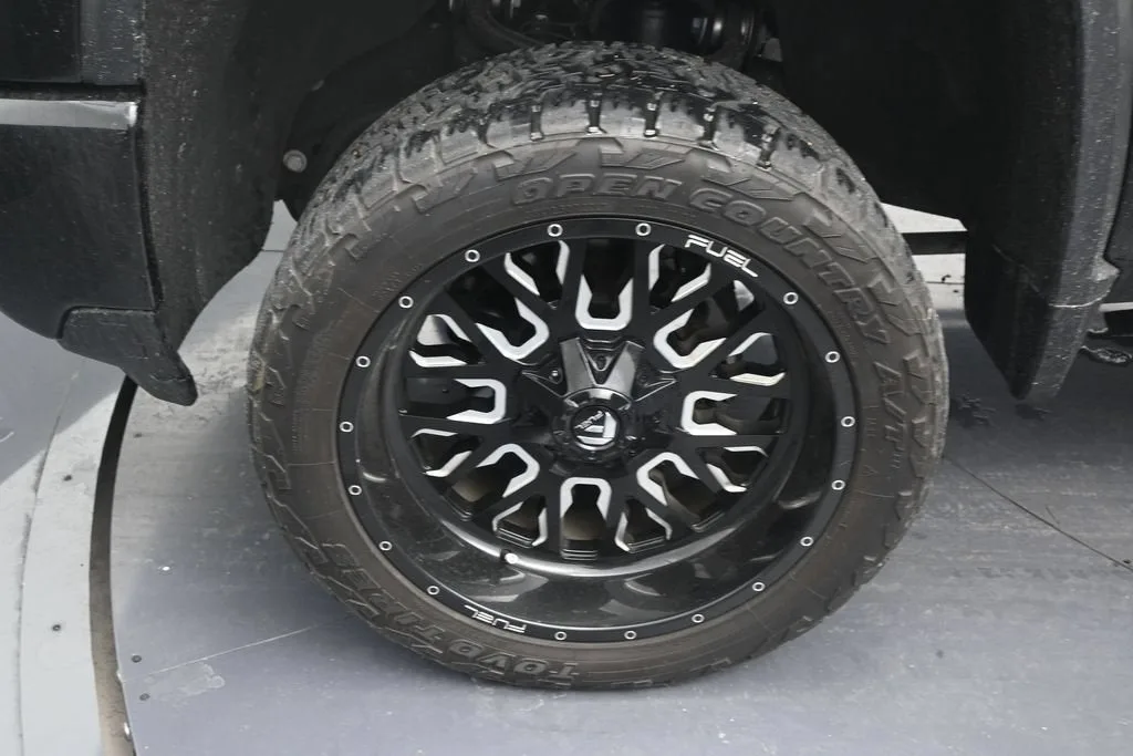2025 Chevrolet Silverado 2500 HD Custom photo 9