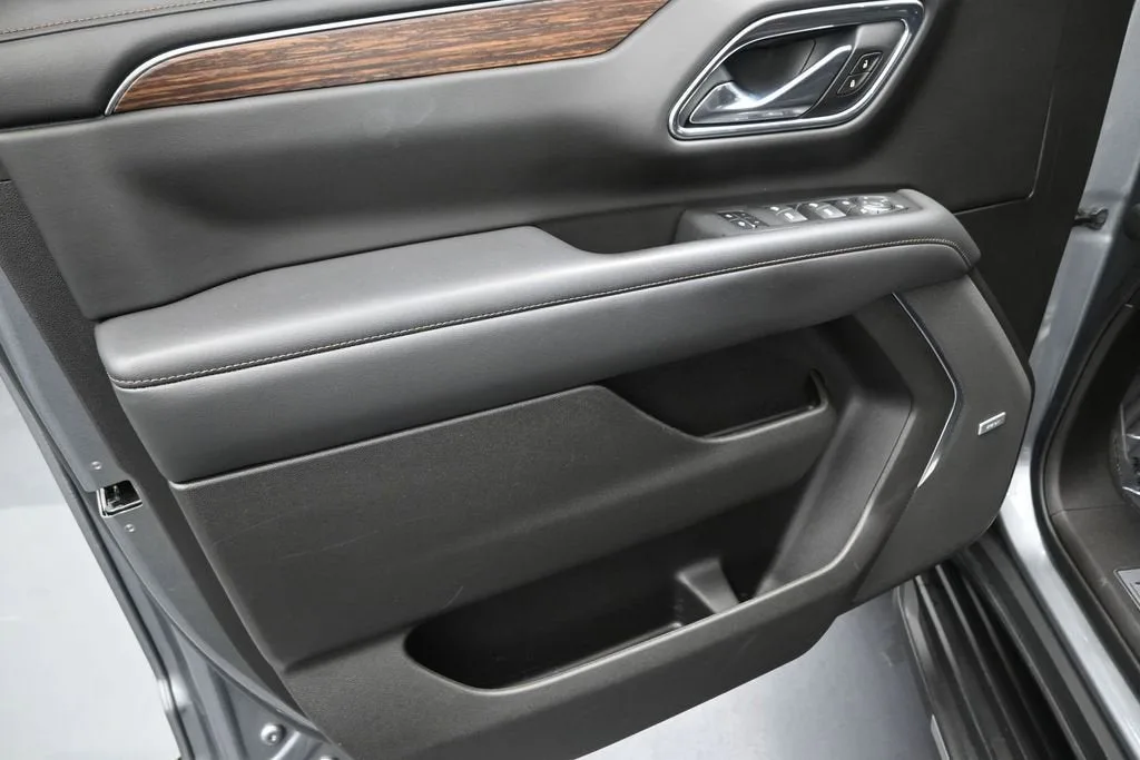 2021 Chevrolet Suburban High Country photo 10