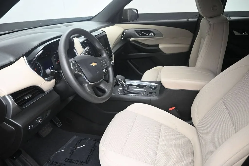 2023 Chevrolet Traverse LS photo 12