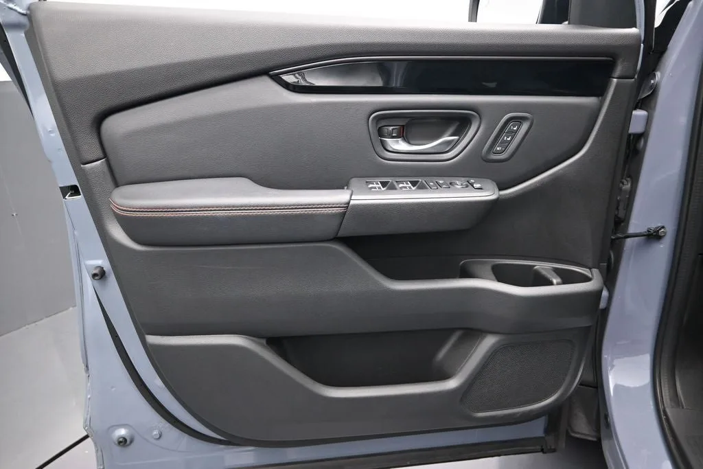 2023 Honda Pilot TrailSport photo 12
