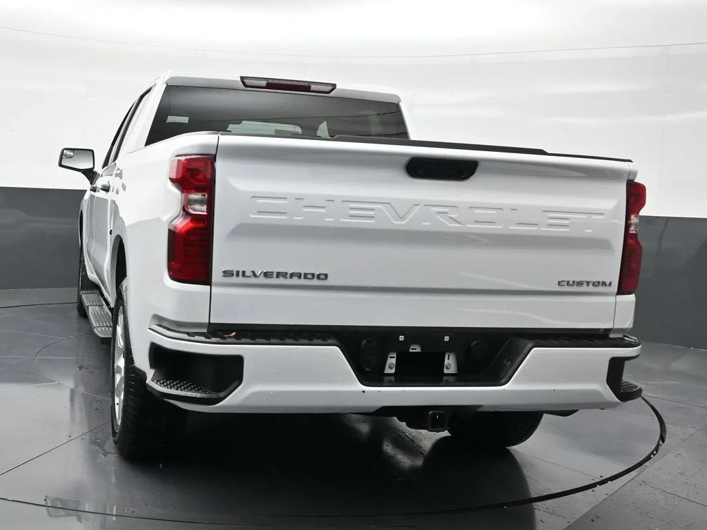 2024 Chevrolet Silverado 1500 Custom photo 4