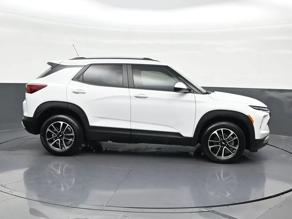 2025 Chevrolet Trailblazer LT photo 7