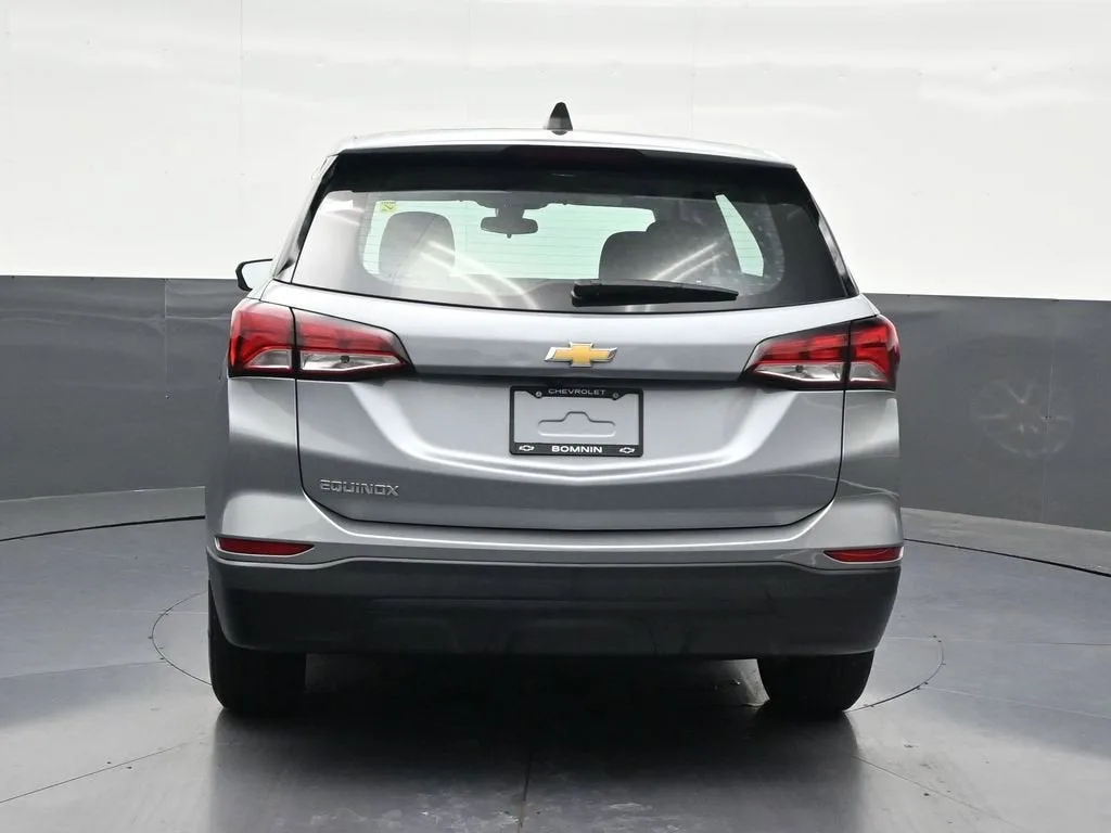 2024 Chevrolet Equinox LS photo 4
