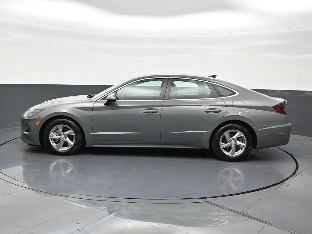 2022 Hyundai Sonata SE photo 2