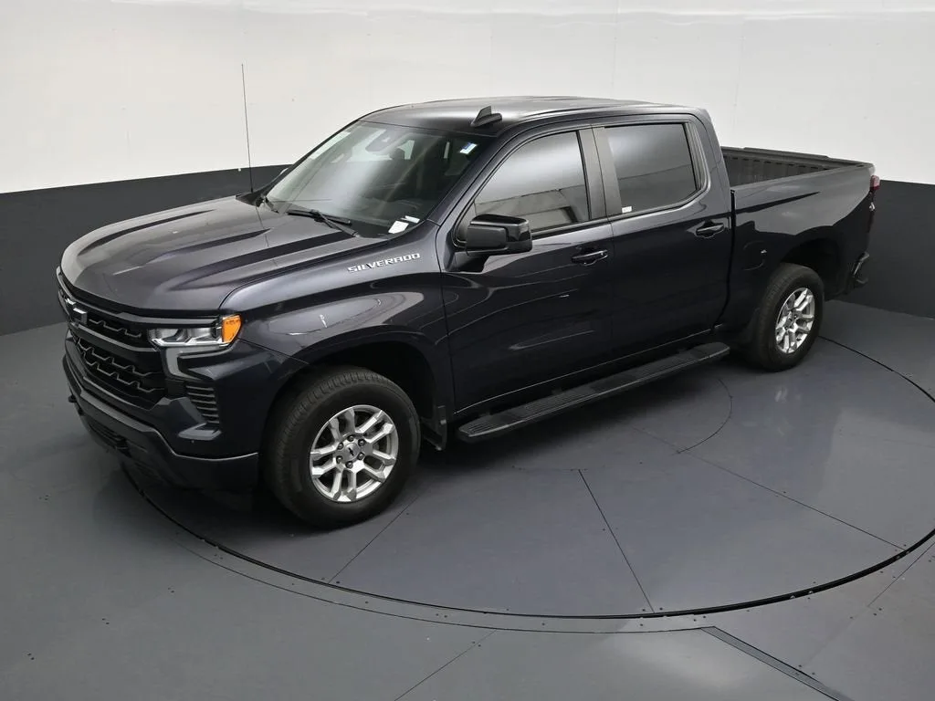2024 Chevrolet Silverado 1500 RST photo 12