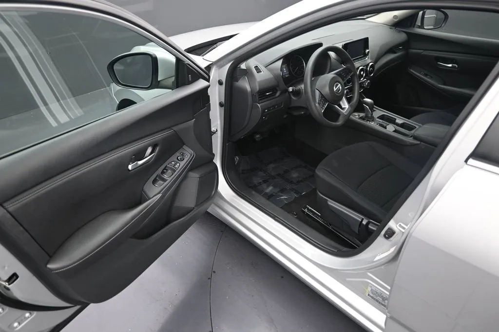 2023 Nissan Sentra S Xtronic CVT photo 10